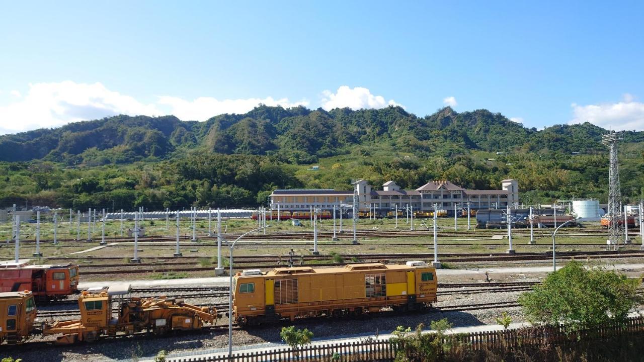The Railroad Runs Ξενοδοχείο T'ai-tung Εξωτερικό φωτογραφία