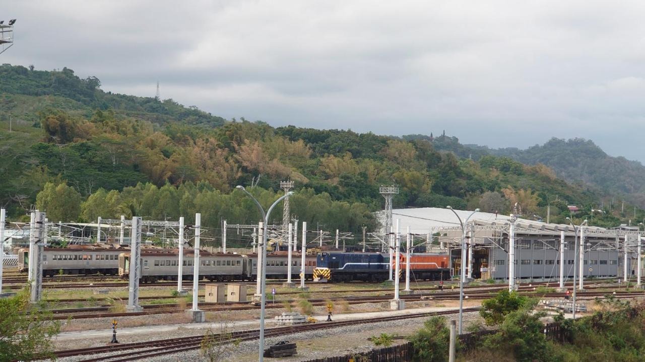 The Railroad Runs Ξενοδοχείο T'ai-tung Εξωτερικό φωτογραφία